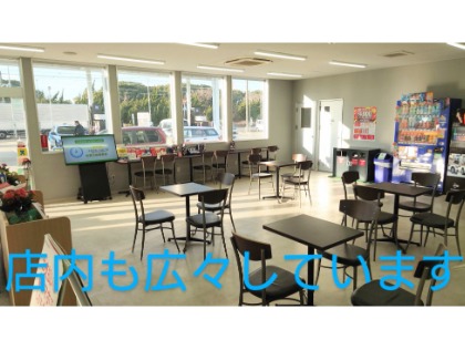 店内も広々しています