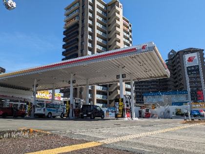 【外観】ガソリンスタンド併設のプロショップ店です！