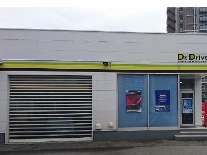 開閉シャッター式コーティングブース完備