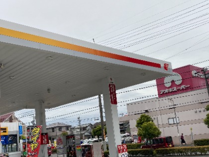 アオキスーパーさんの向かい側