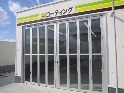 全天候型のコーティングブースを完備しております！手洗い洗車・コーティングお任せください！