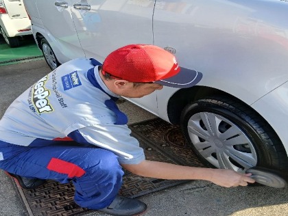 綺麗は足元から！タイヤもピカピカにするのが当店です！！
