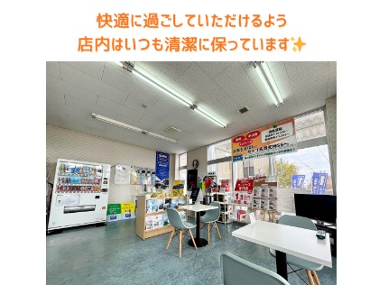 クリーンな店内＋喫煙専用ブースあり