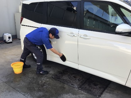 手洗い洗車もやっています