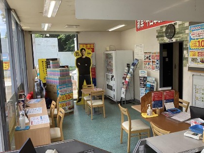 光が射し込む明るく綺麗な待合室。