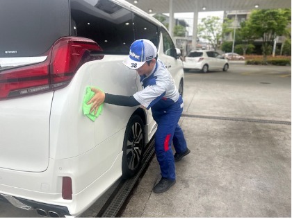 洗車・コーティングのプロがピカピカに仕上げます✨