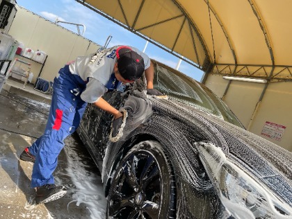 手洗い洗車もお任せください。
