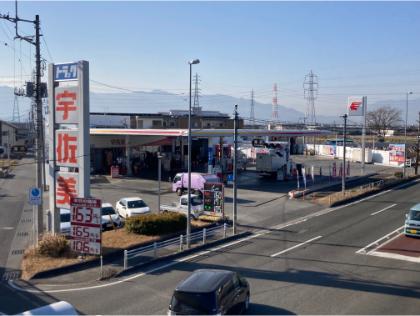 国道20号線東京方面からの下り線、蓬沢交差点脇に有り。交差点は6差路。お帰りの差異はご注意下さい。