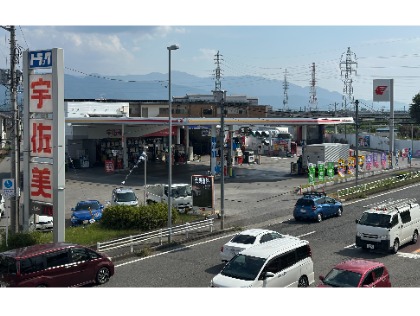 国道20号線東京方面からの下り線、蓬沢交差点脇に有り。交差点は6差路。お帰りの差異はご注意下さい。