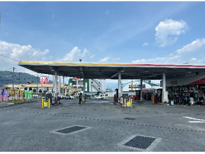 給油はすべてスタッフが行います。