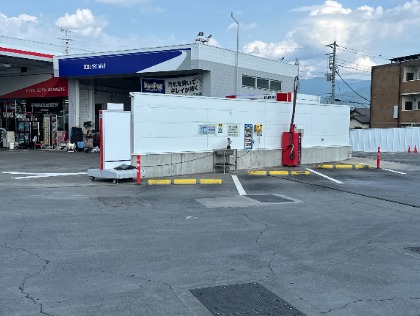 洗車拭き上げスペース。拭き上げタオルが必要な方はスタッフまでお気軽にお声がけ下さい。