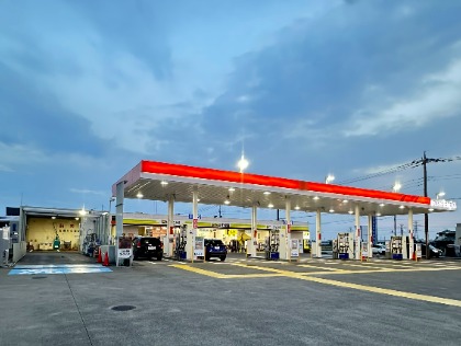 SS構内は広く、洗車機もございます