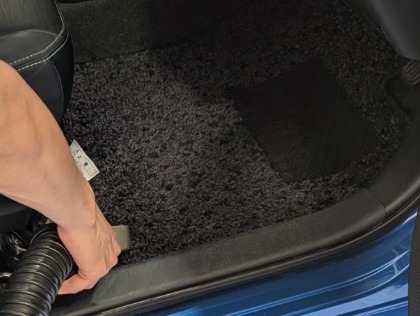 最後に前２列のマット掃除機で終了！