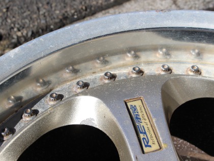 ボロボロのホイールも