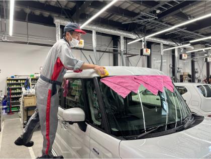 スタッフが隅々まで丁寧に作業します