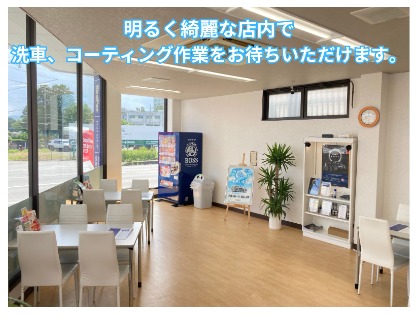 落ち着いた雰囲気の店内でごゆっくりお待ちいただけます。