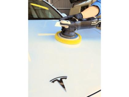 徹底洗車や研磨では、驚きのツヤ感をご体験いただけます