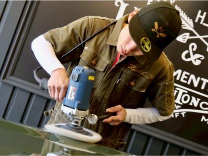 【Prish】ポリッシャーでボディを研磨します。