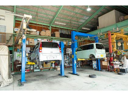 充実した設備でお車をメンテナンスいたします！