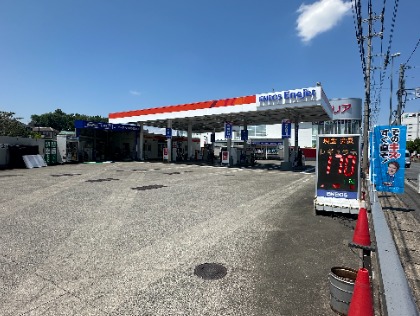 アウトレット正面のENEOSです