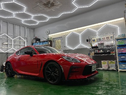 エアコン完備・密閉型施工ブース