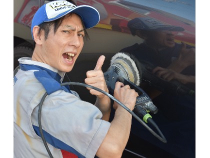 コーティングを掛ける社長A！皆様のご来店心よりお待ちしております！m(__)m