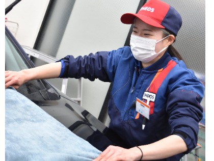 ボディを傷付けない様に丁寧に水滴を拭き取ってゆきます！(*ﾉωﾉ)